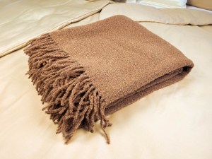 1-hrejiva-deka-vlnena-camel-hneda-zemita-boucle-acko