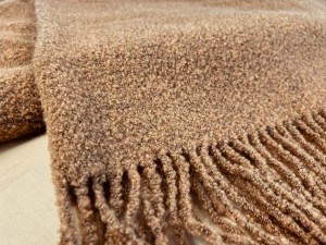 2-hrejiva-deka-vlnena-camel-hneda-zemita-boucle-acko.jpg